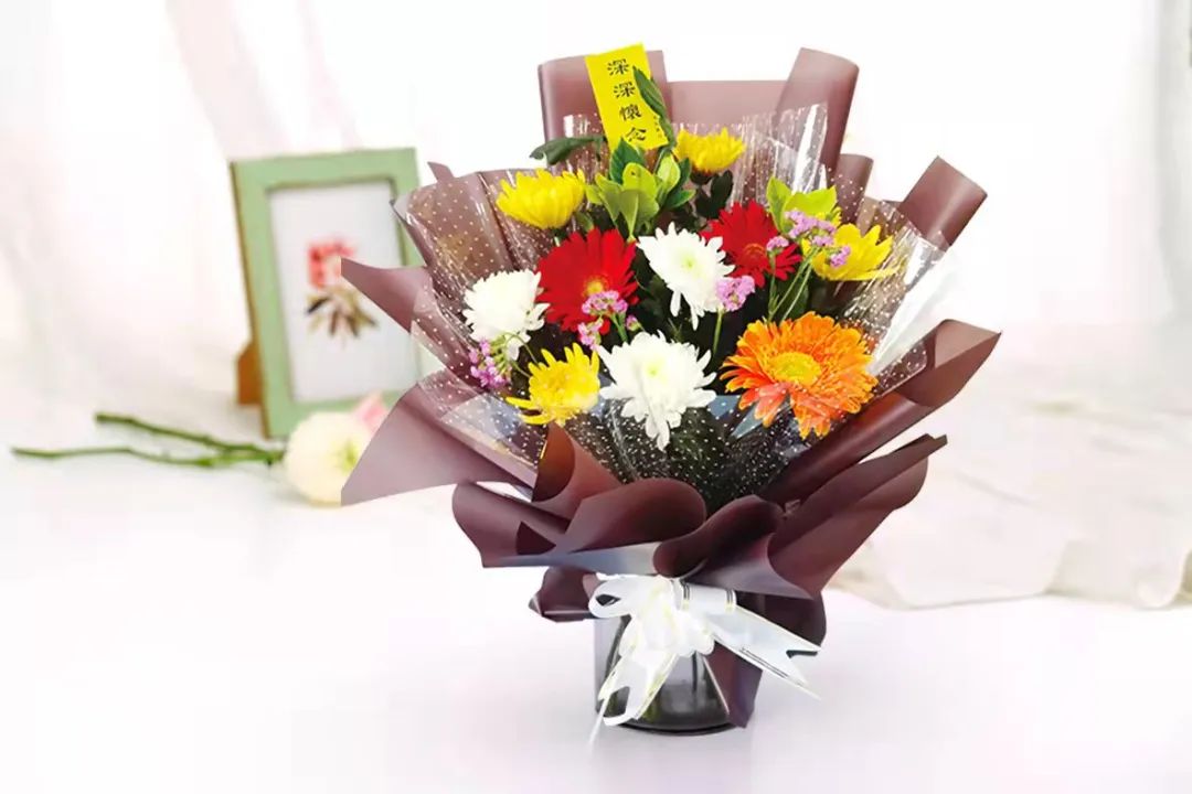 灯火映团圆,温情护新春 | 龙生墓园春节期间服务不停歇